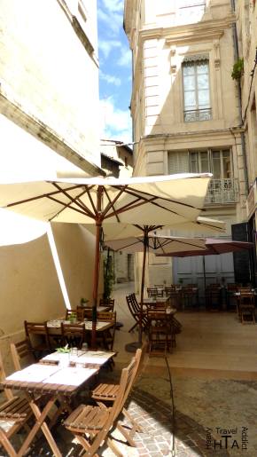 Avignon restaurant square